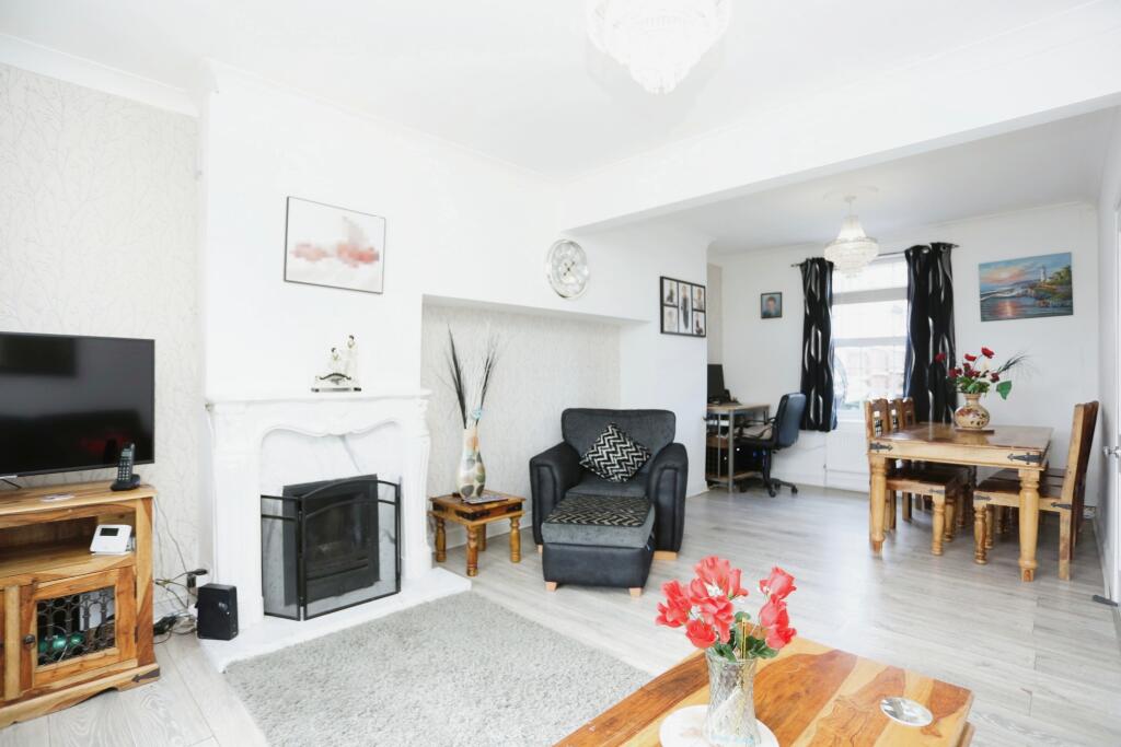 Lounge/Dining Room
