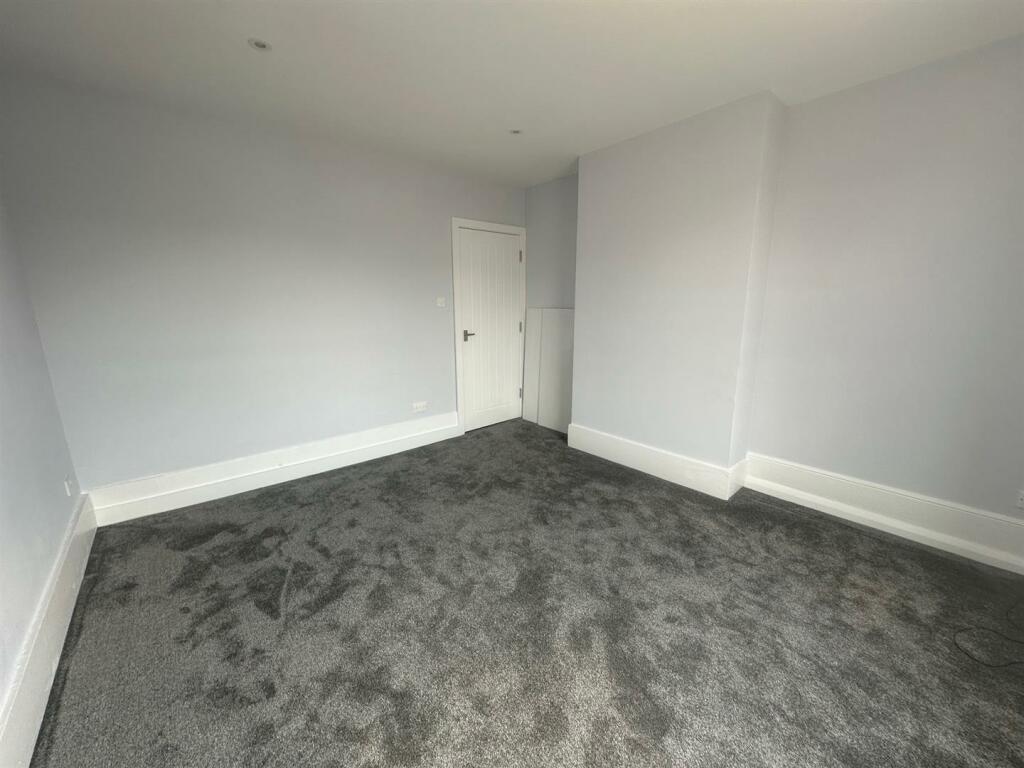 Bed1.jpg