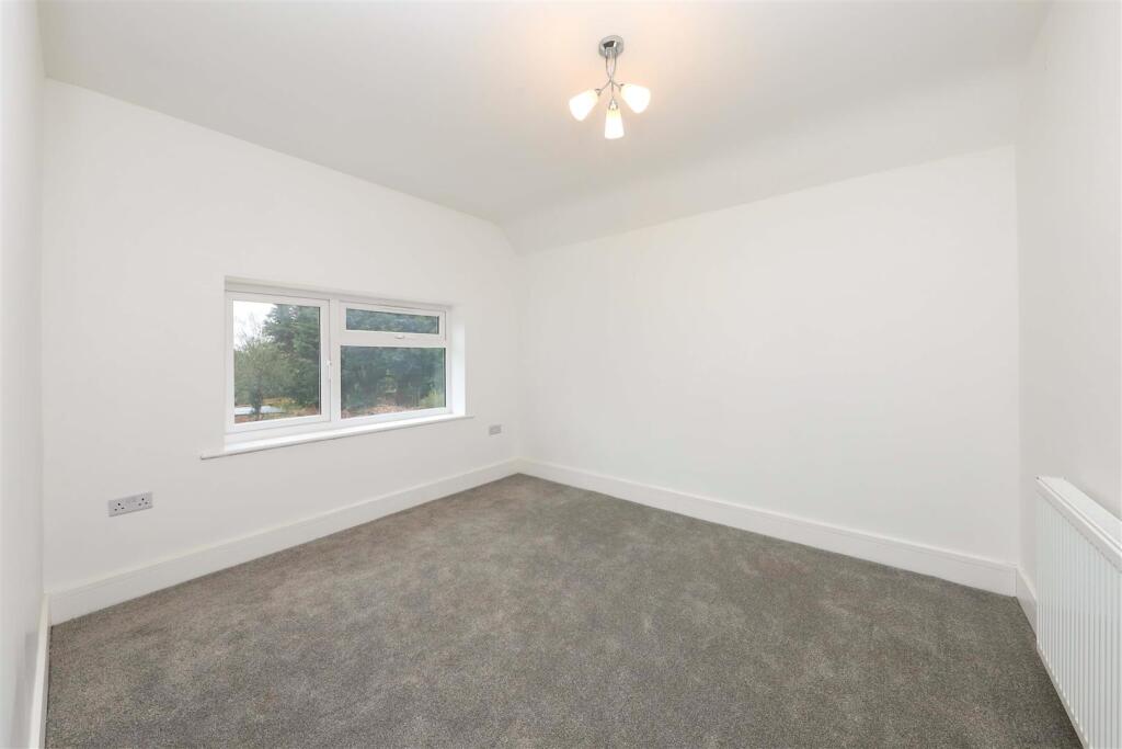 20 Warren Road (2) copy.jpg