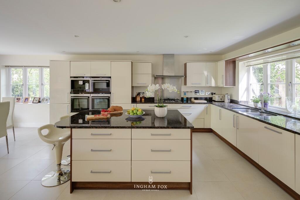 Kitchen/dining/famil