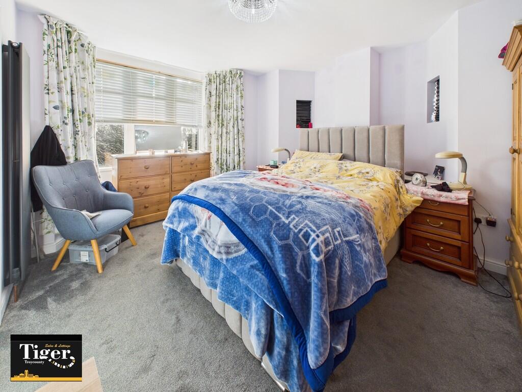 CAM02176G0-PR0757...