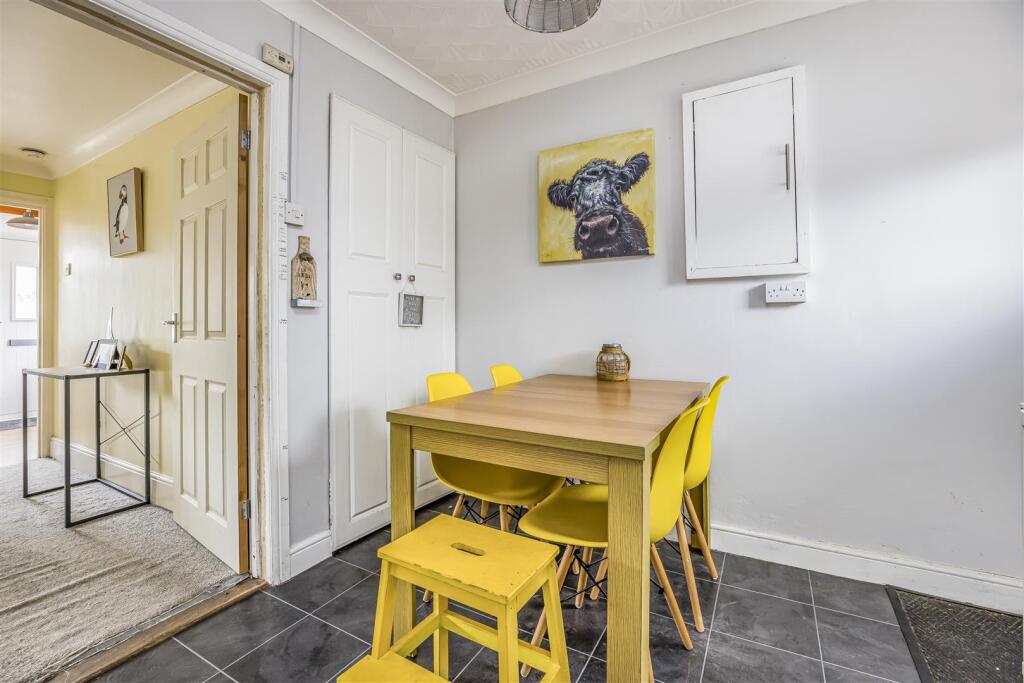 12 Passfield Walk, Havant-PorticoMarketing-SarahOl