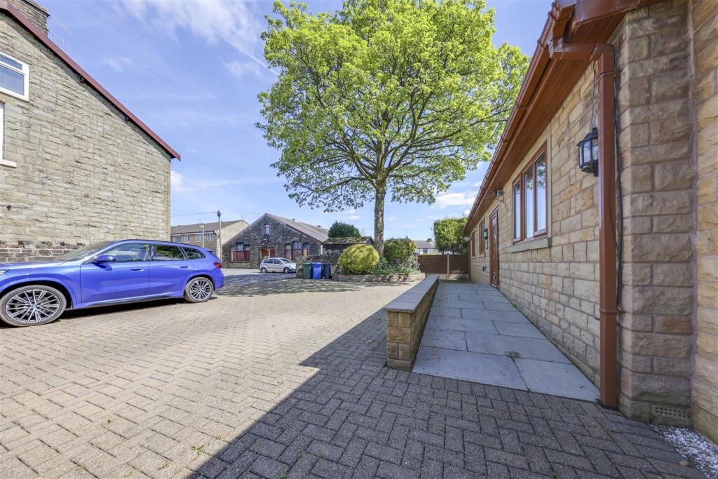 Front Driveway with Ramp Access
