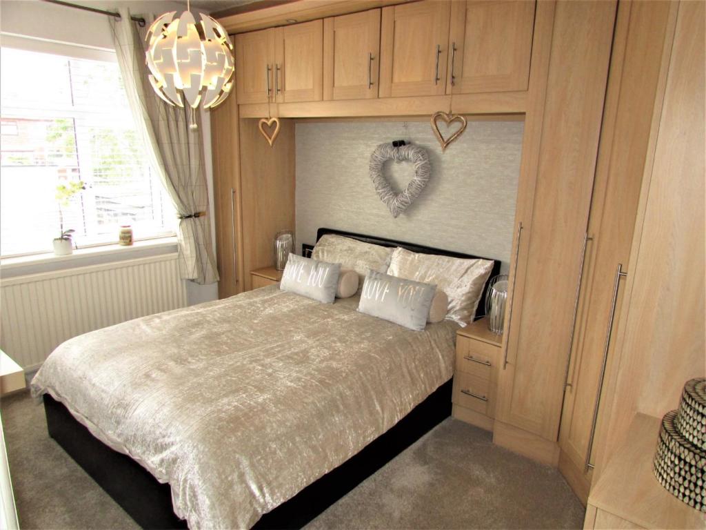 NormanSt19bed2.JPG