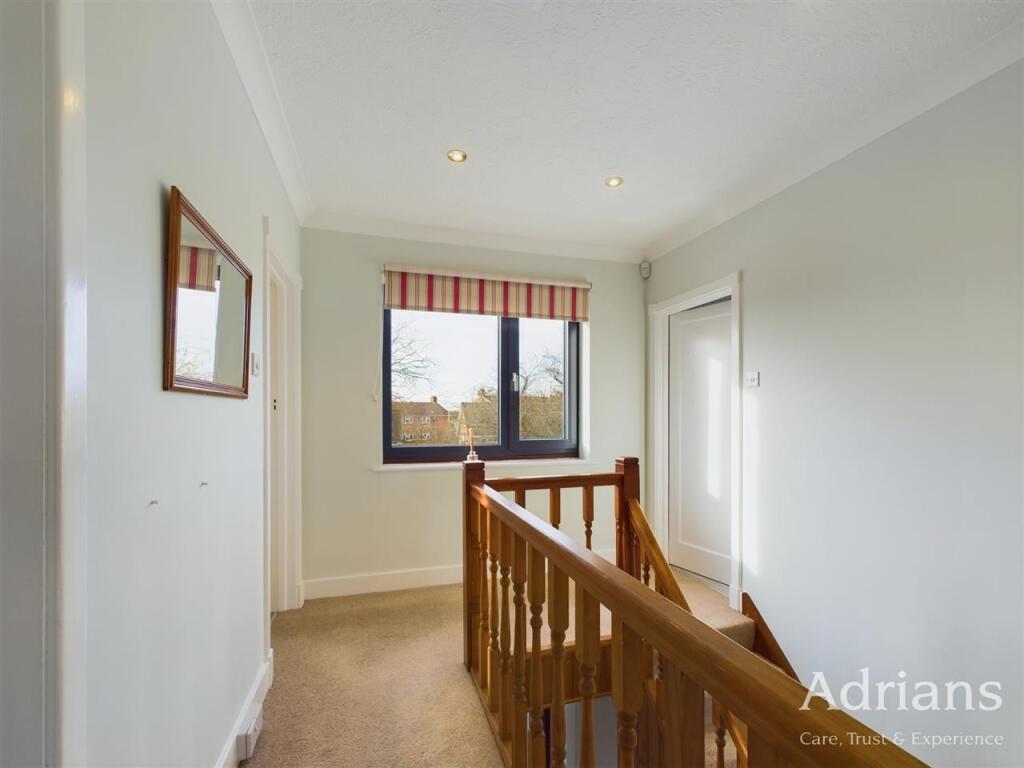 FIRST FLOOR LANDING
