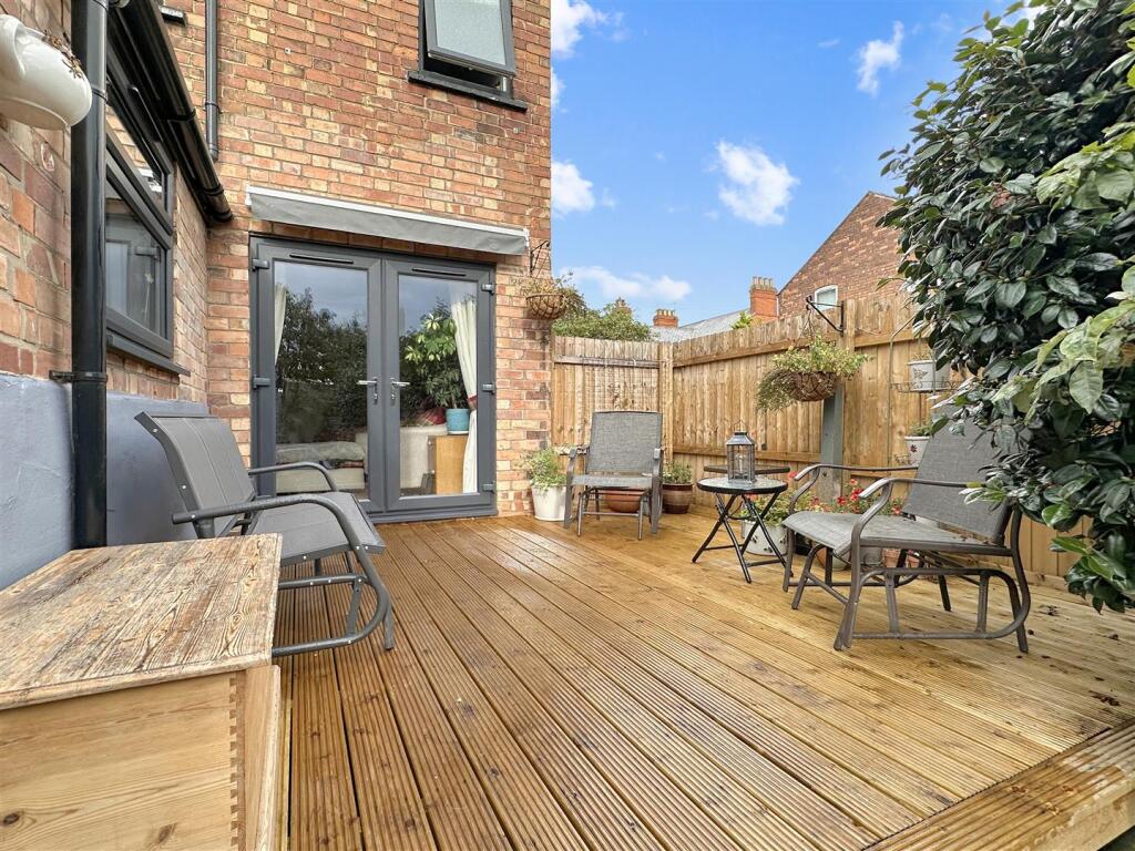 Raised Decked Sun Terrace 243