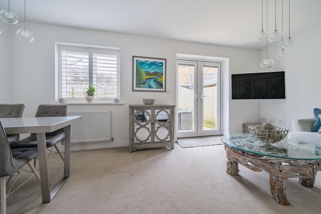 Sitting / dining room