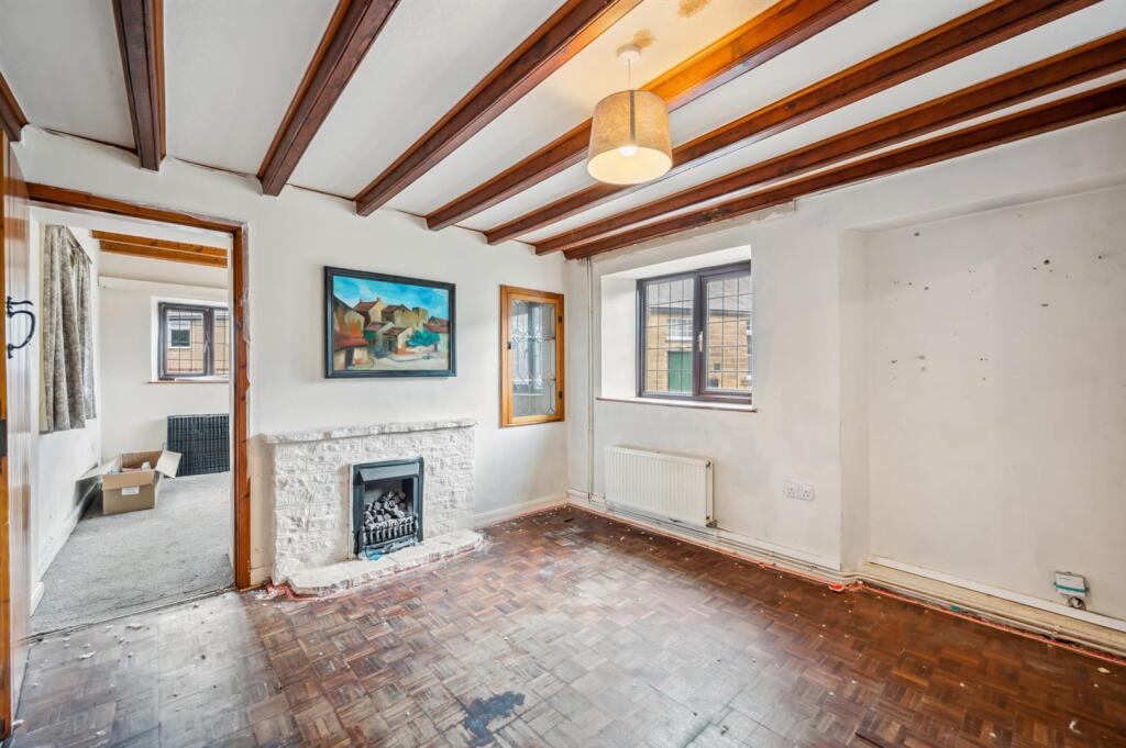 Dining Room towards sitting room.jpg