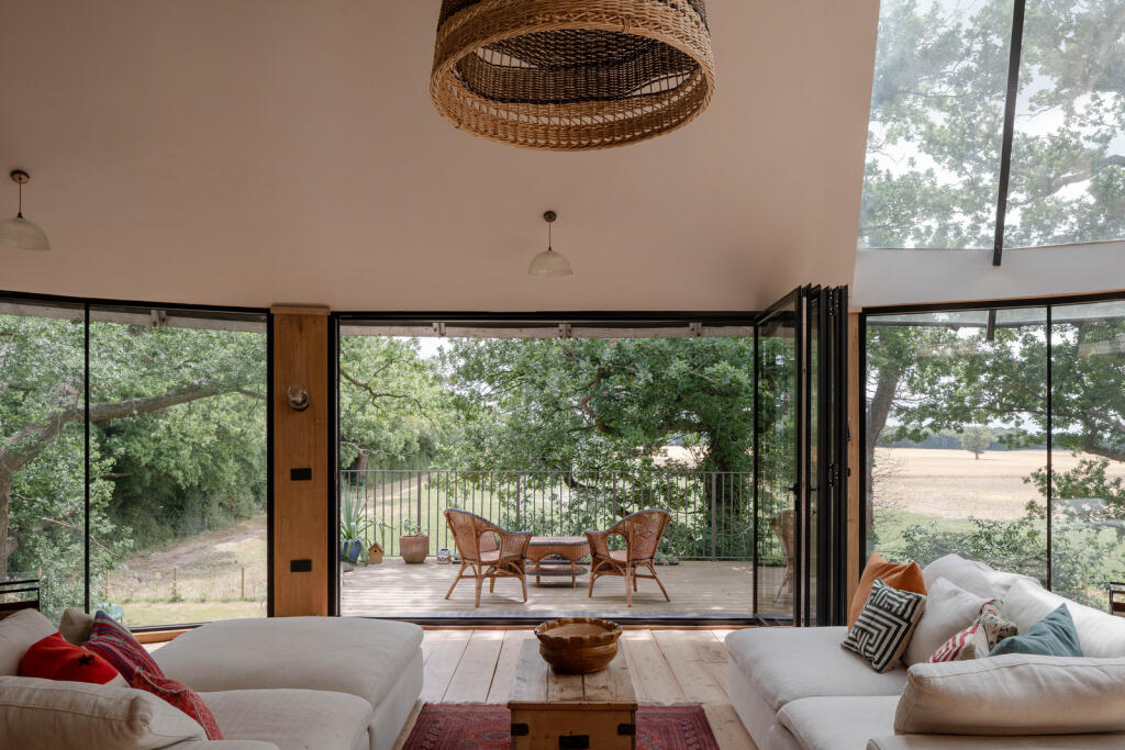 298375 - The Roundhouse, Park Lane, Old Knebwor...