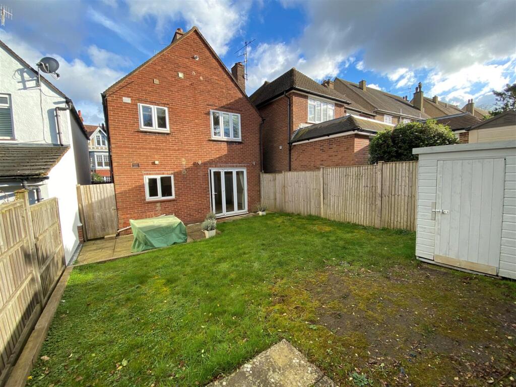 16cNorthRoad_Rear.jpg