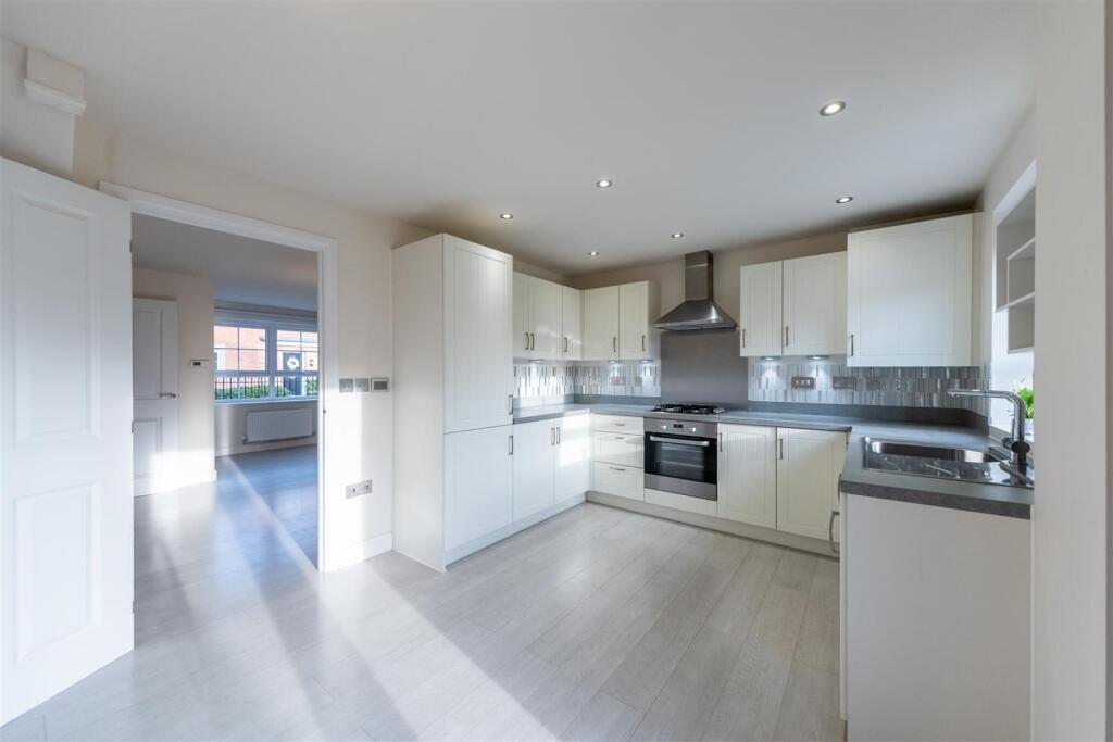 3 Dahlia Crescent-002.jpg