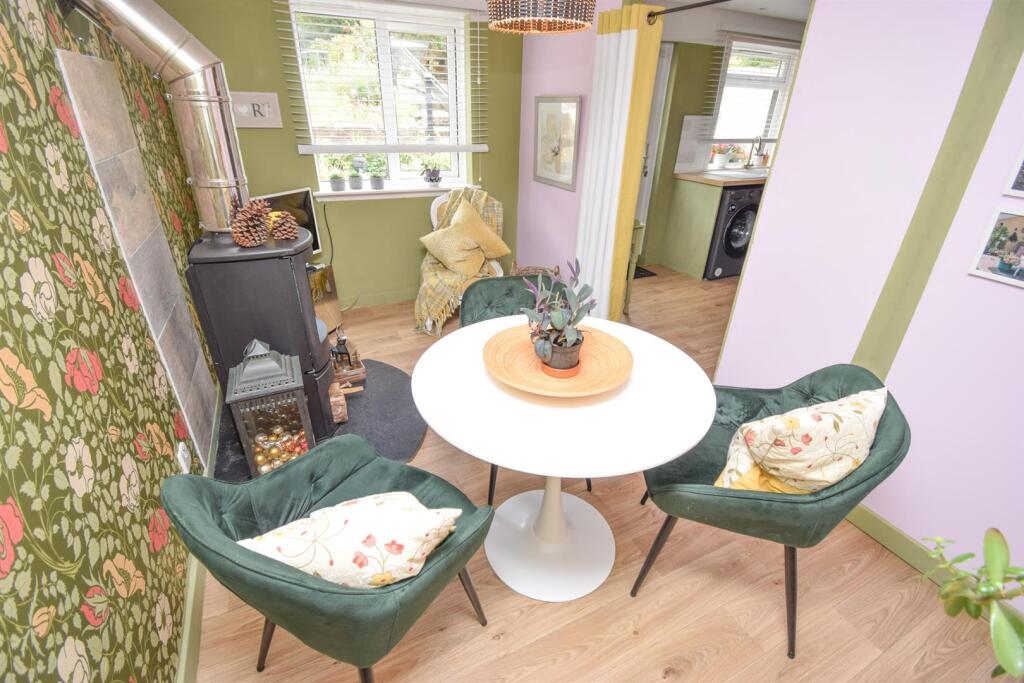 DINING ROOM-2.jpg
