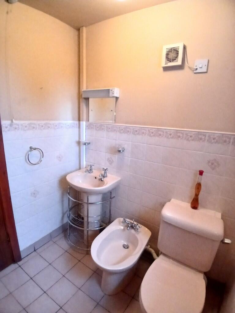 FITTED CLOAKROOM