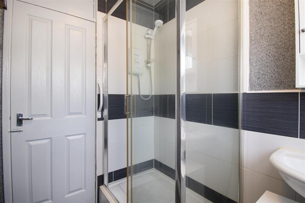 shower room (2).jpg