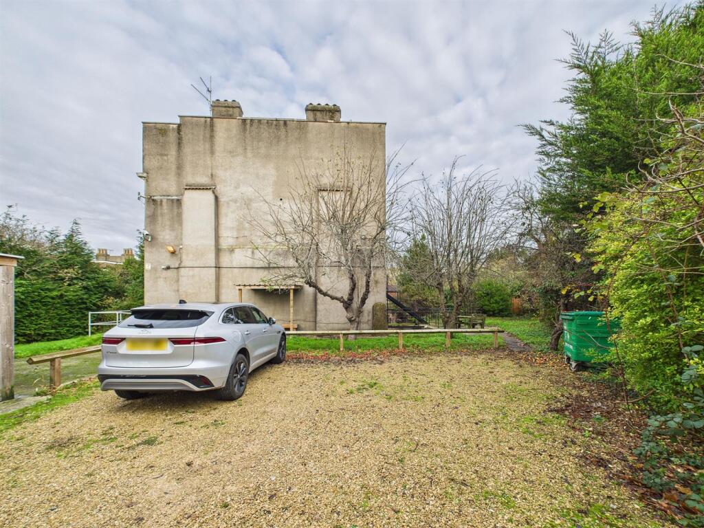 11 - Substantial Four Storey Building For Sale, So