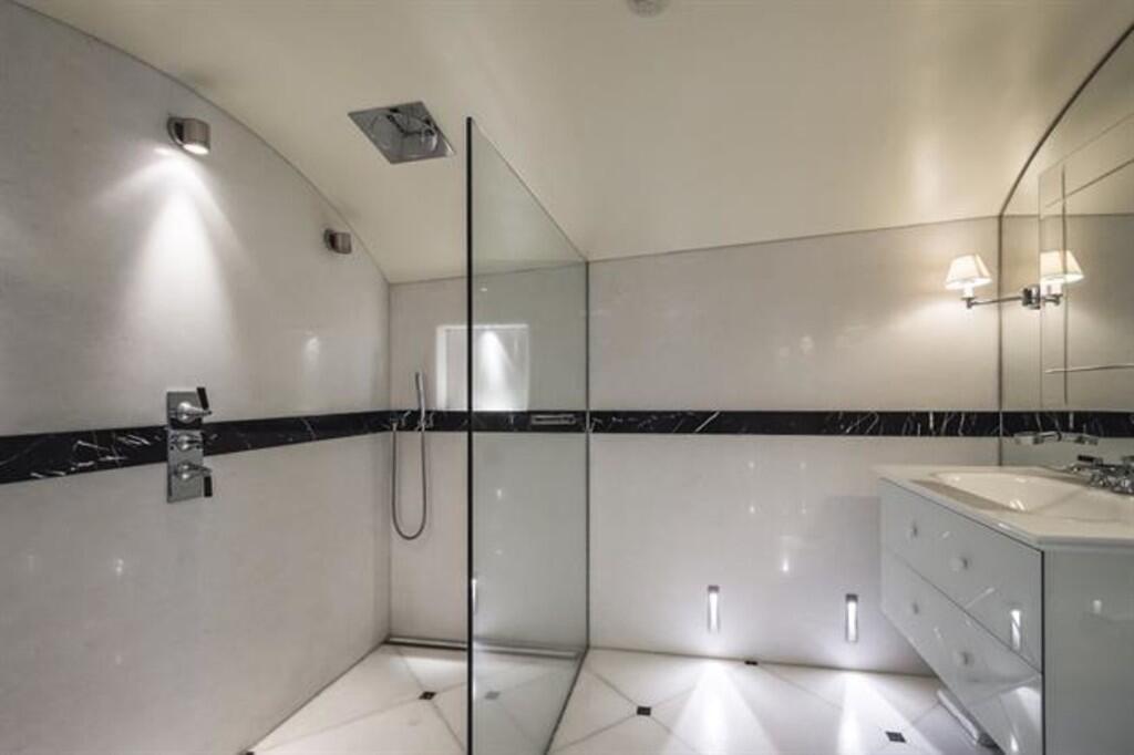 Shover  Room Flat...