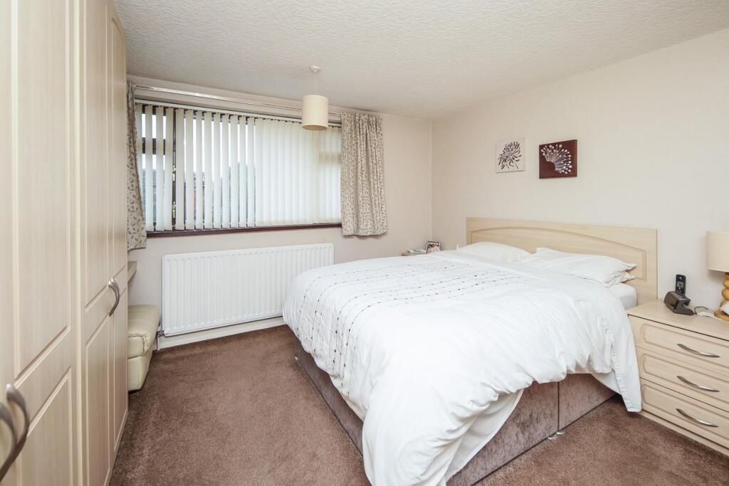 4 Brunel Close Cv31-16.jpg