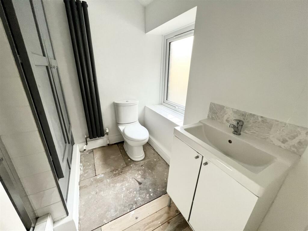 EN-SUITE SHOWER ROOM TO BEDROOM ONE