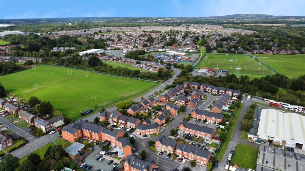 Deerfield Close For Sale