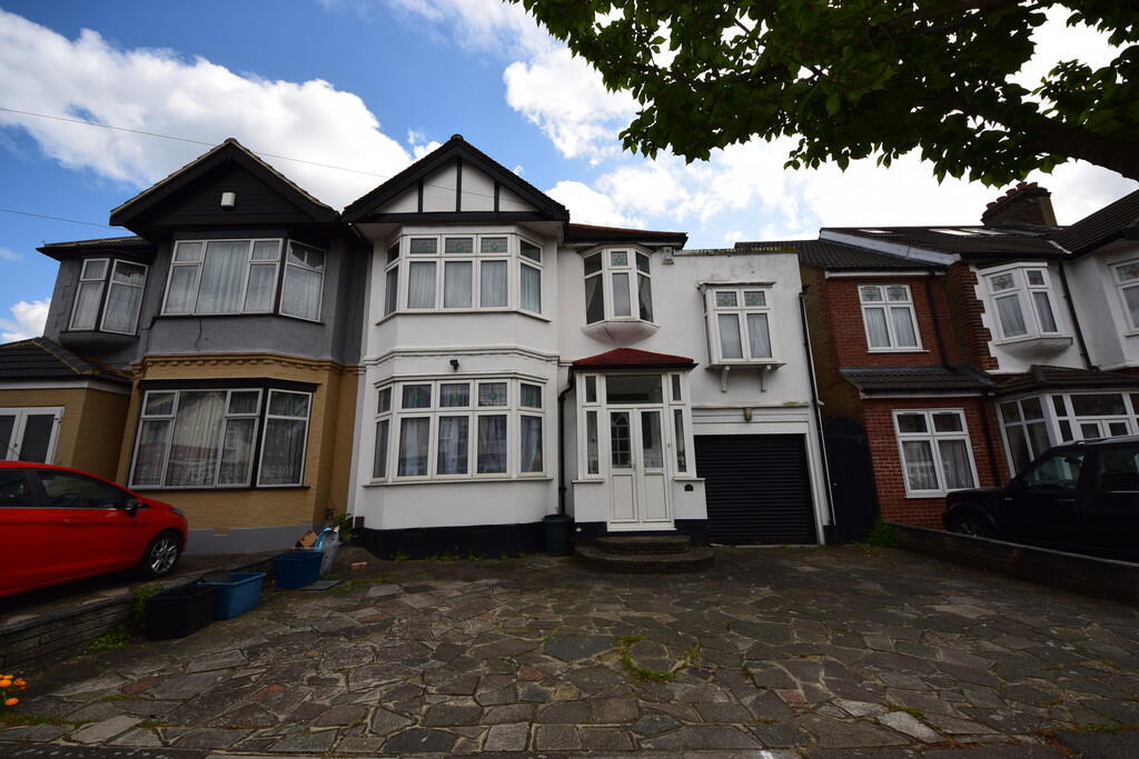 Lyndhurst Gardens, Newbury Park
