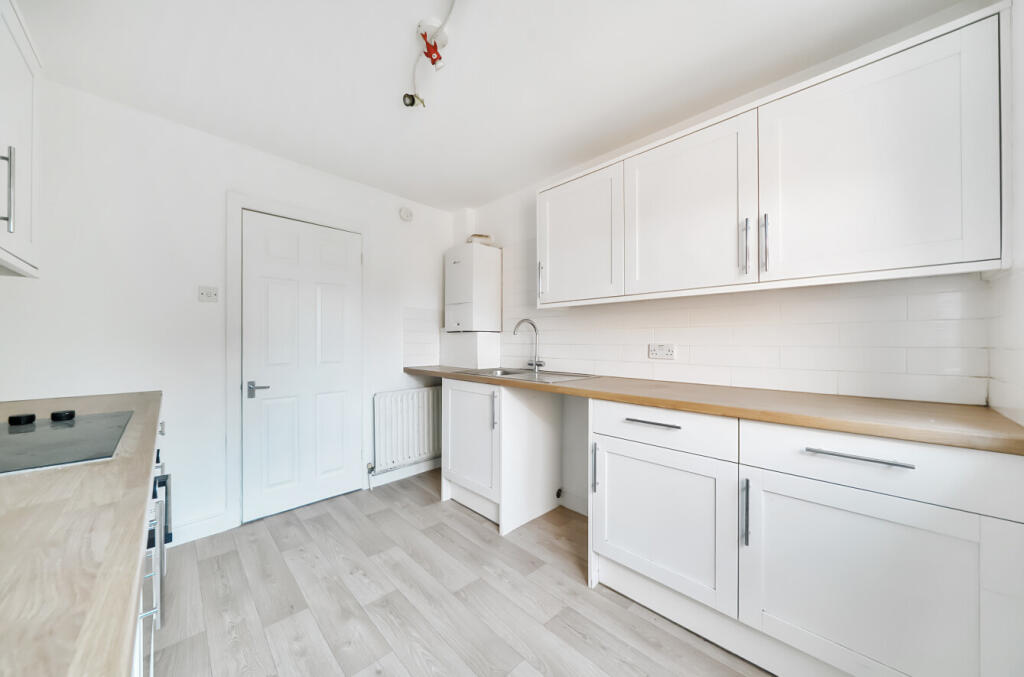 1330909-4-68930ab...