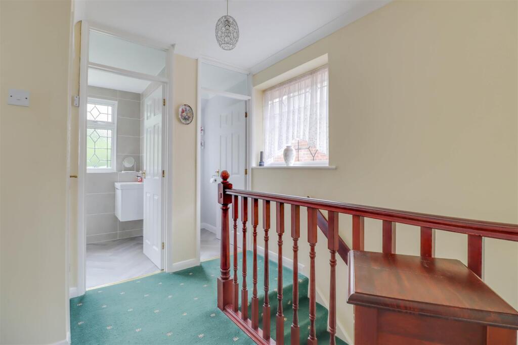 10 HIGHCLIFFE WAY INSIDE-6.jpg