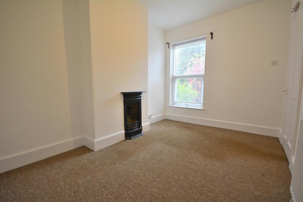 Bedroom 2.JPG
