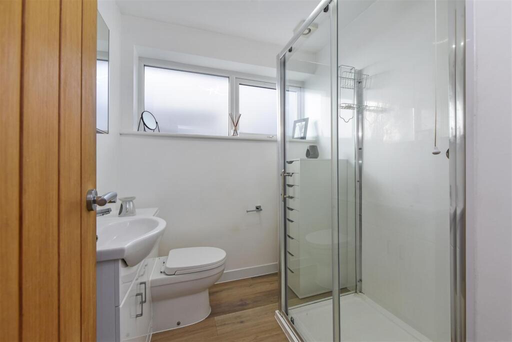 Shower Room.jpg