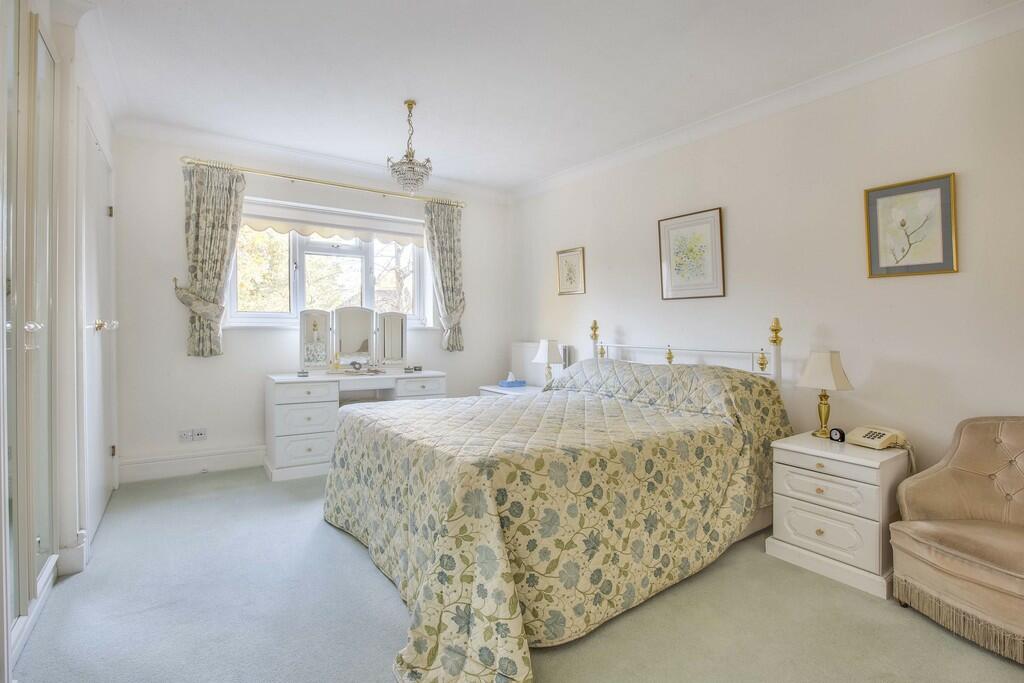 9 Snells Wood Cou...