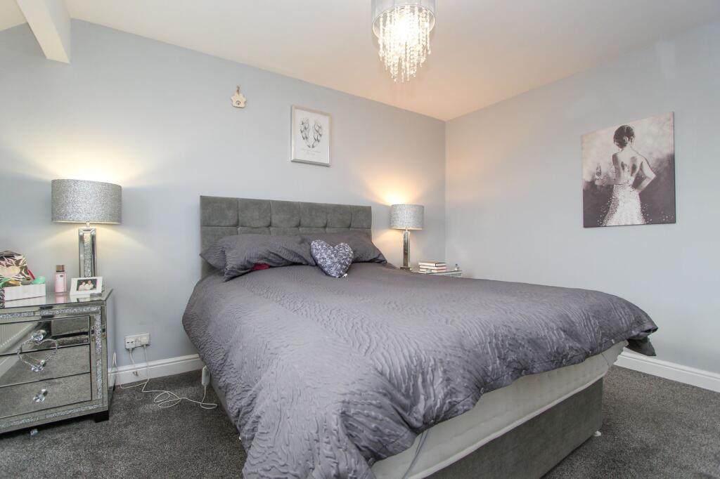 Principal bedroom