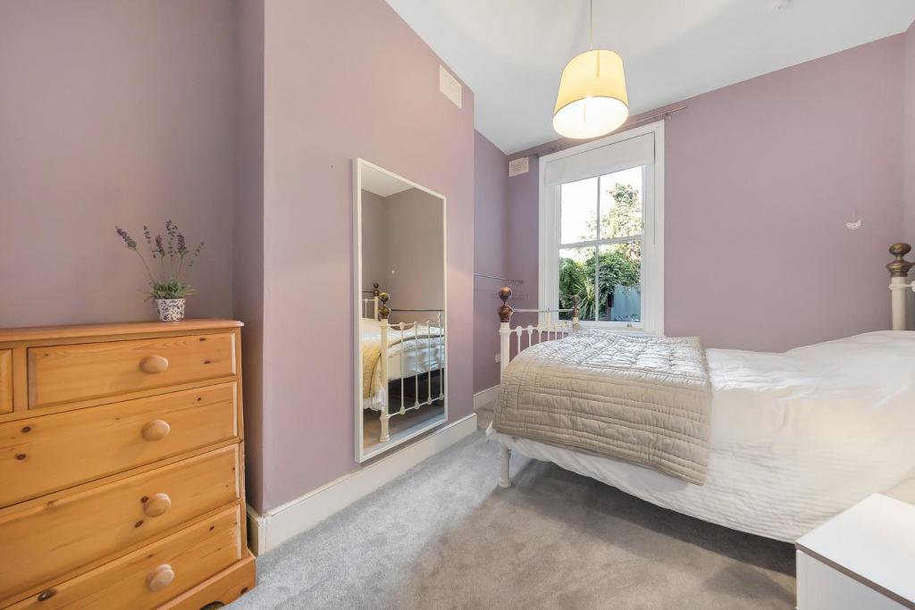 Bedroom (1).jpg