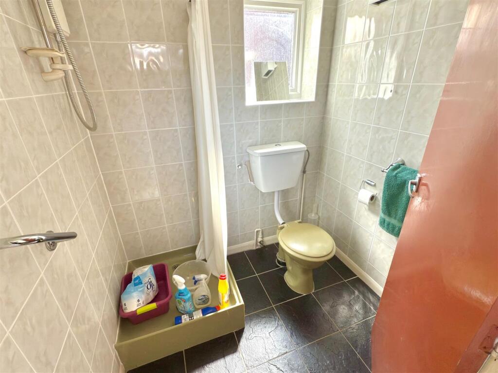 SHOWER ROOM.jpg