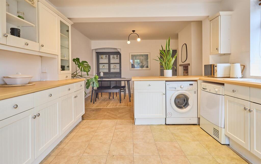 Newstead Avenue 13.jpg