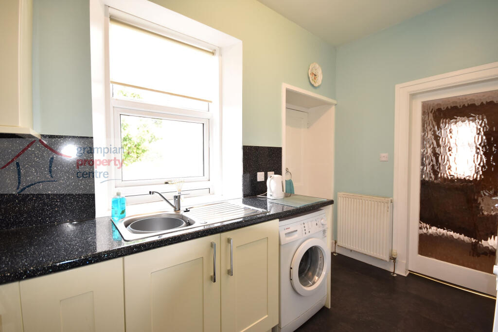 kitchen 3 .JPG