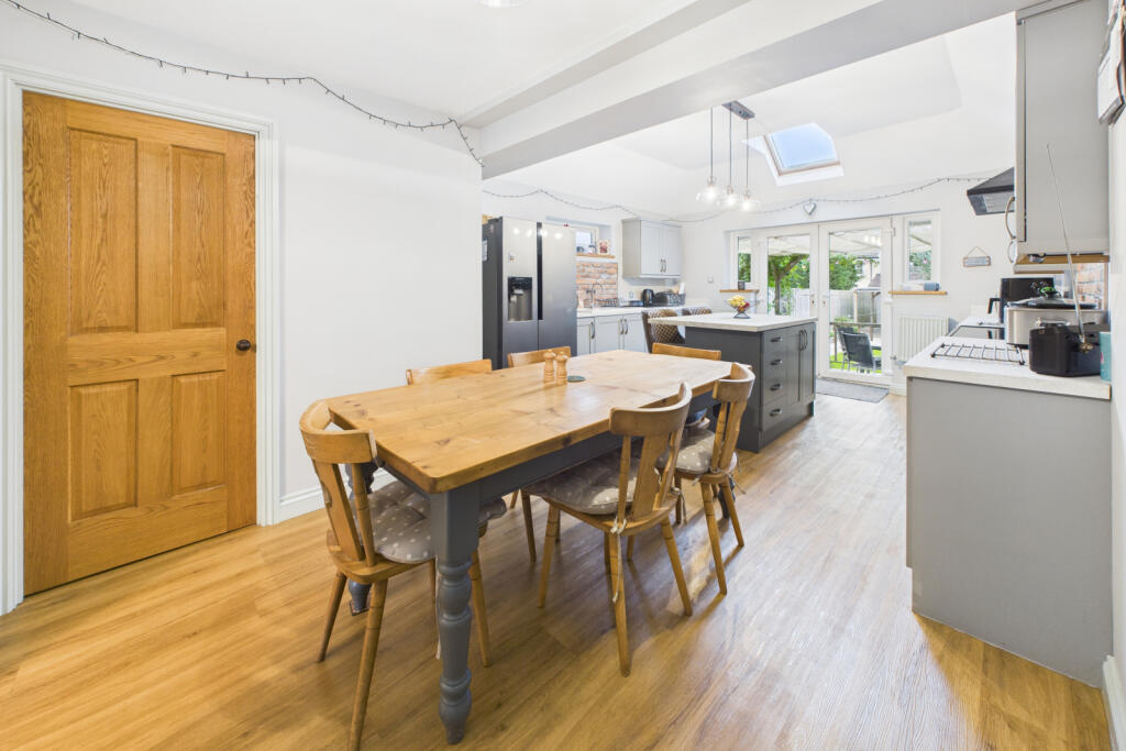 Kitchen / Dining Area