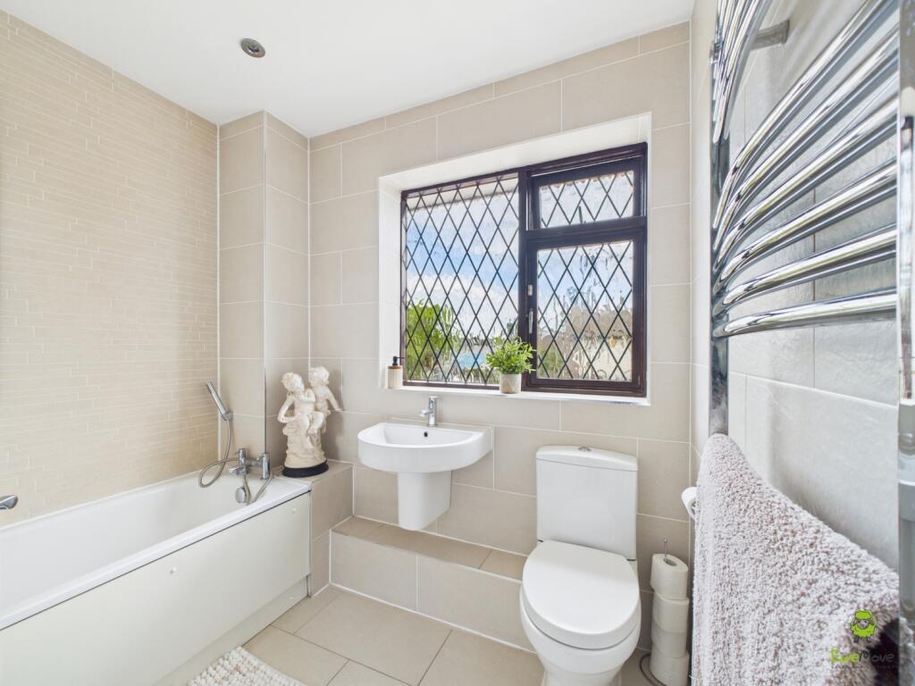 CAM03779G0-PR0258-STILL001