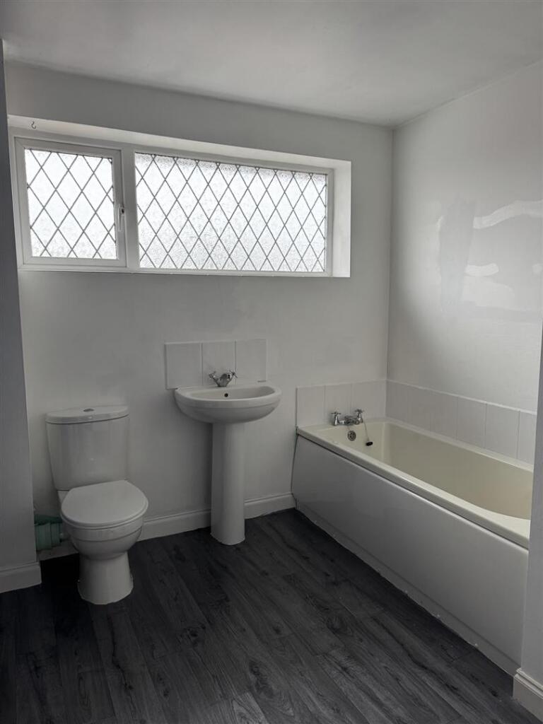 Bathroom 1.jpeg