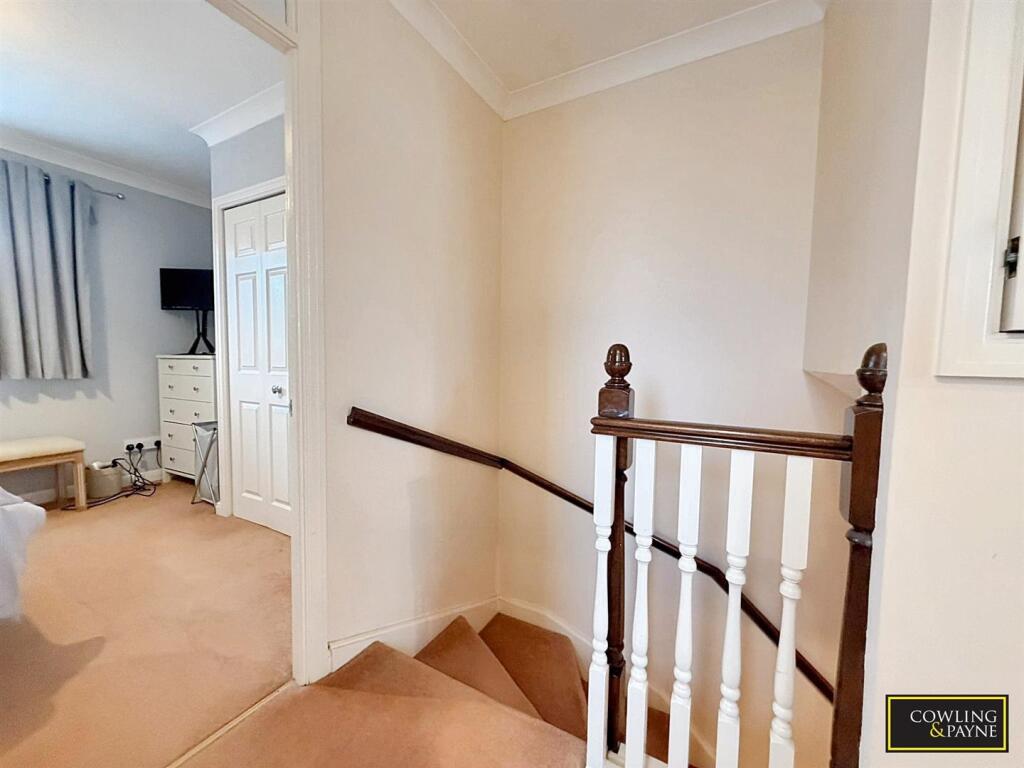 FIRST FLOOR LANDING