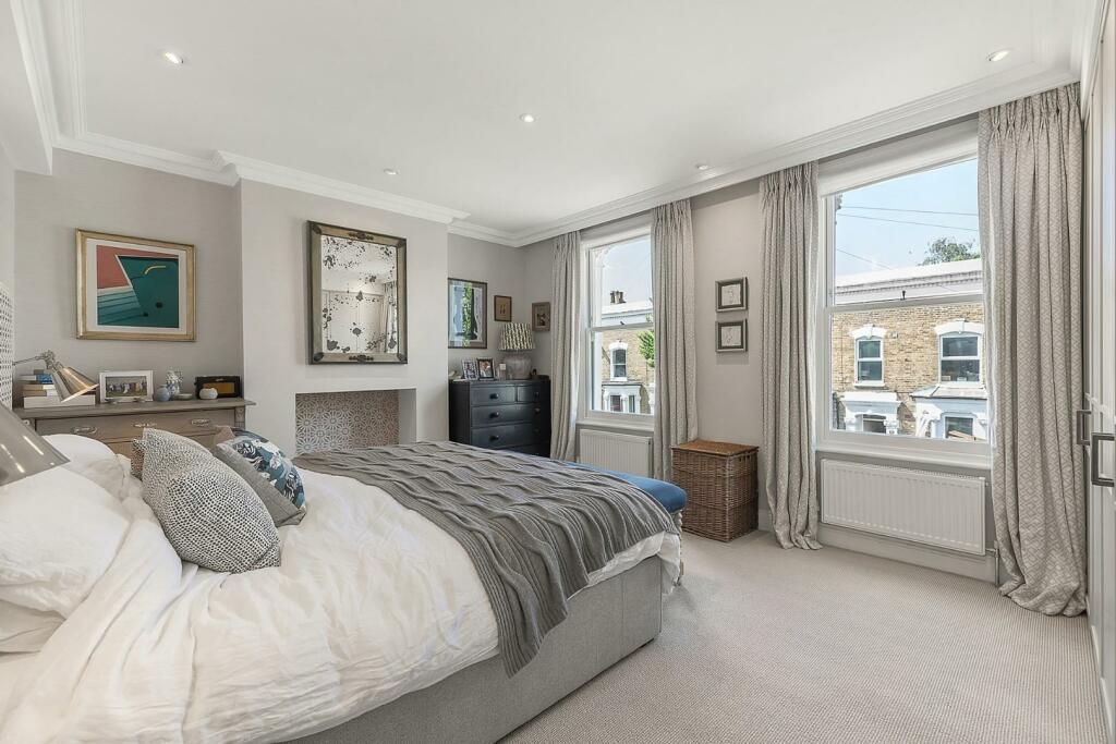Bedroom (1).jpg
