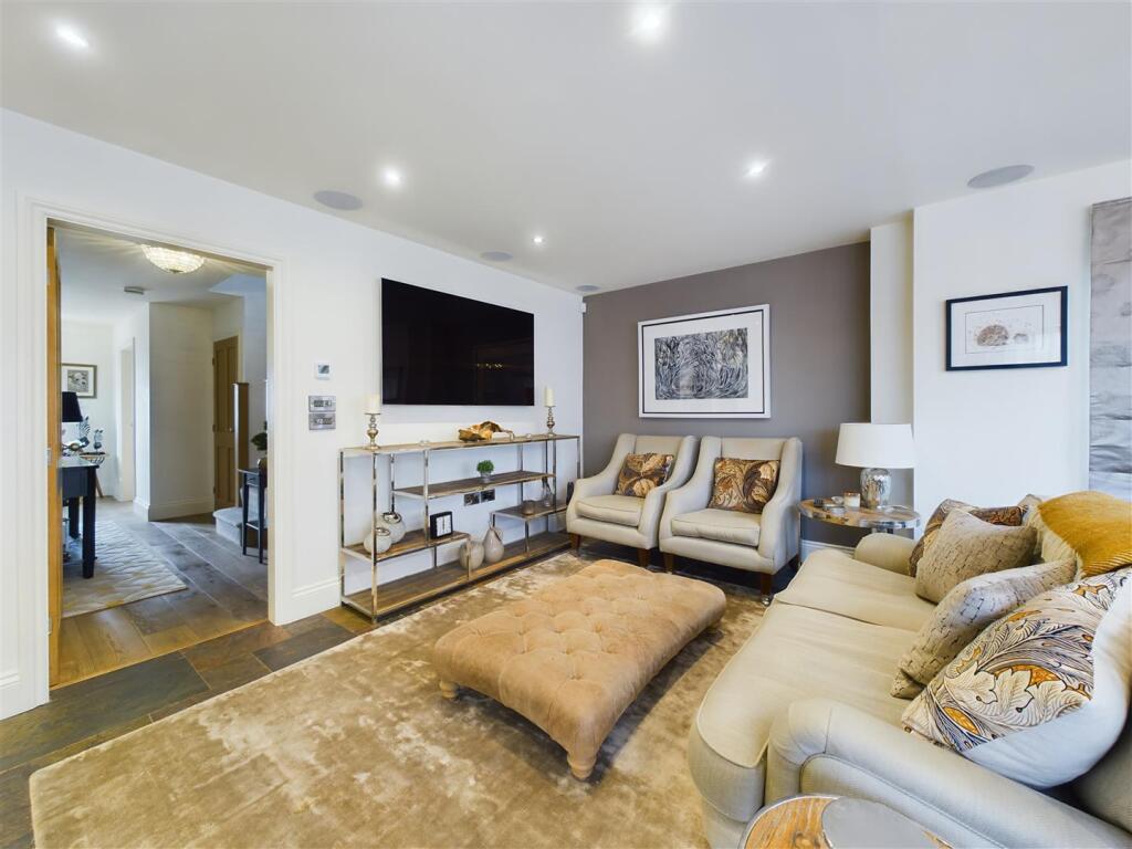 KITCHEN/RECEPTION ROOM