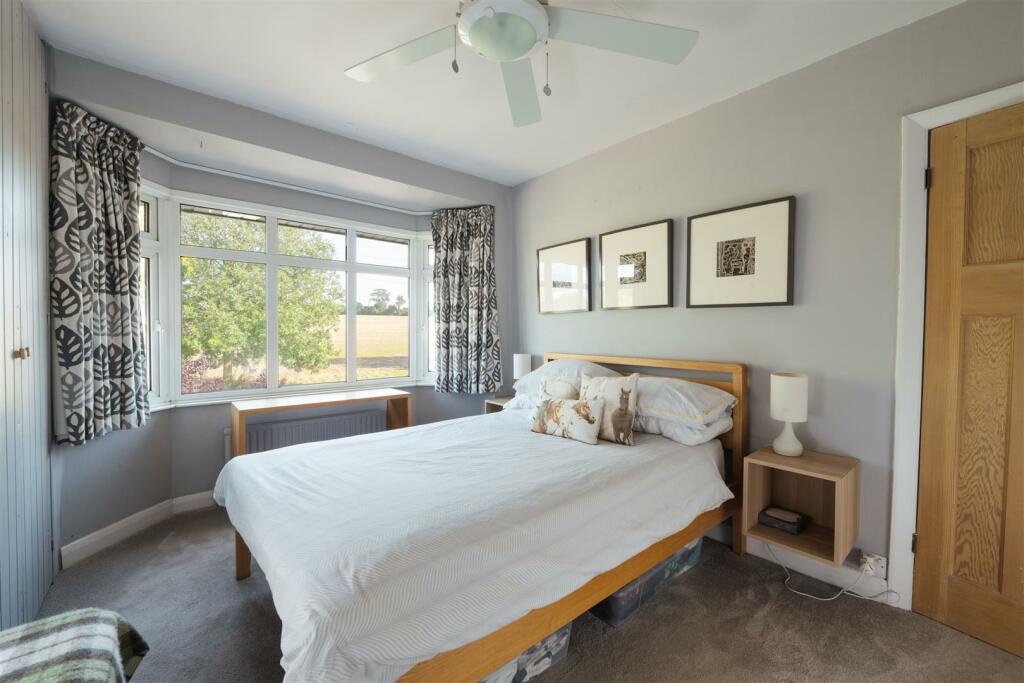 26 Queenswood Drive, Hitchin-28.jpg