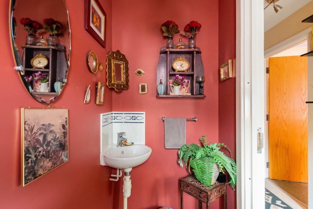 8B8SHD - WC A.jpg