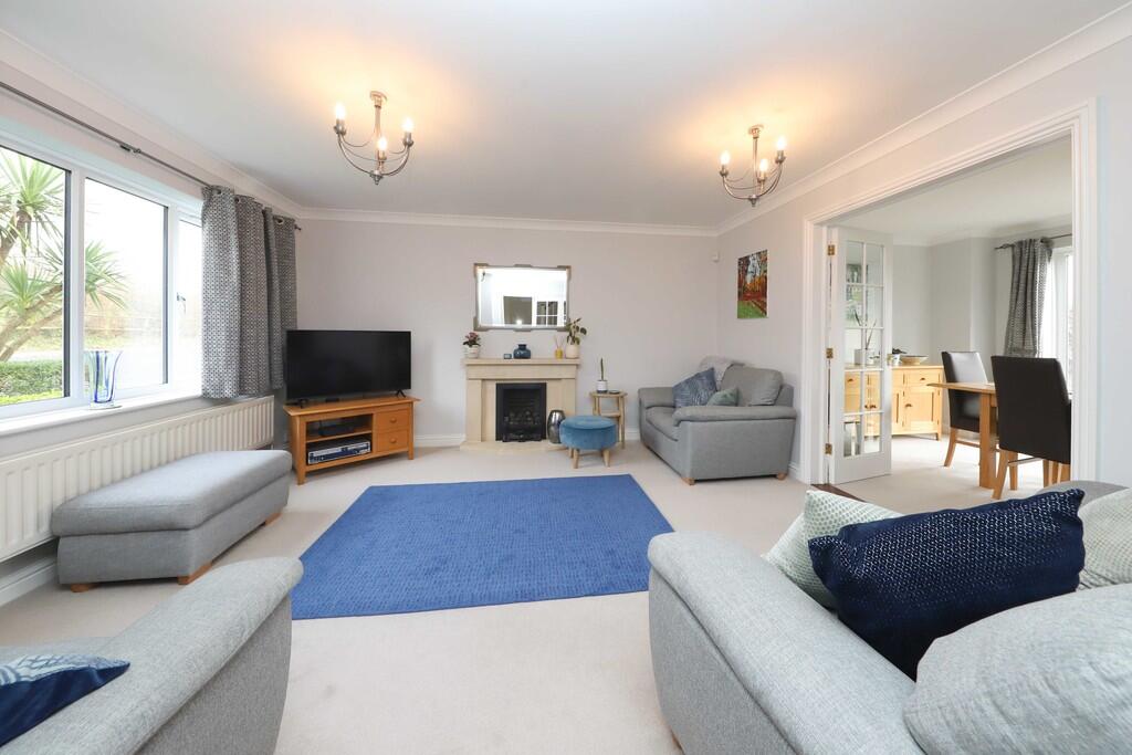 2 Heatherfold Way...