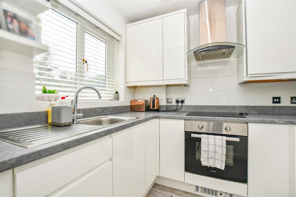 Kitchen 2.jpg