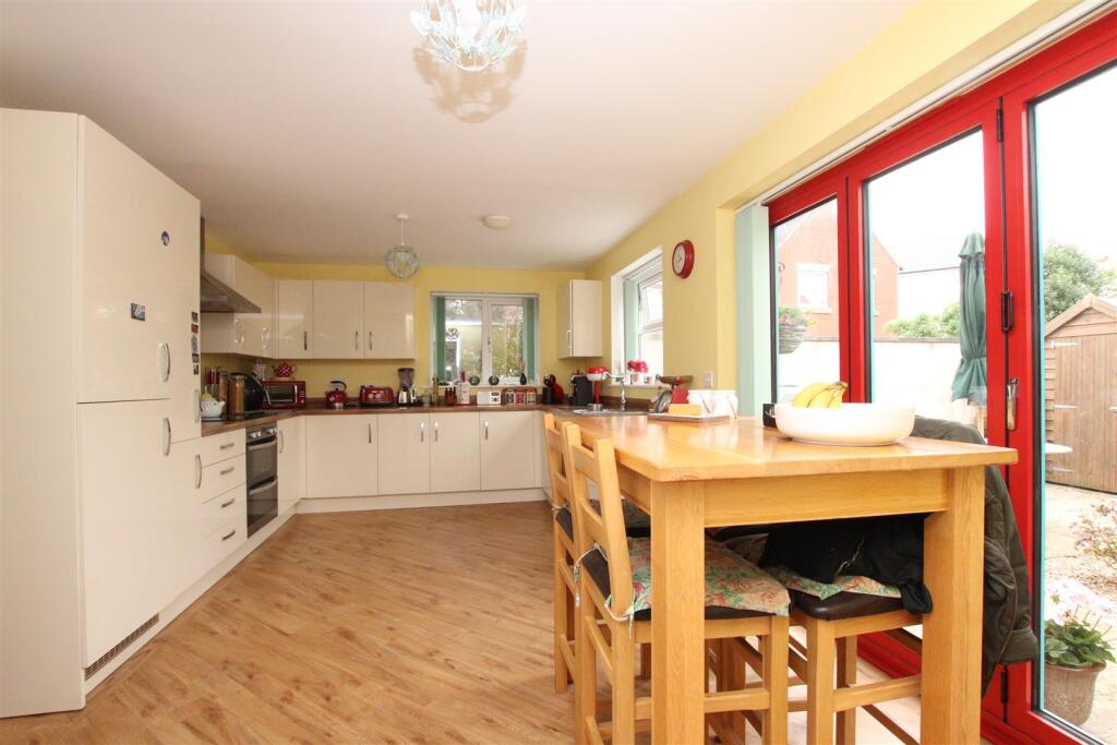 Kitchen Breakfast Room.JPG