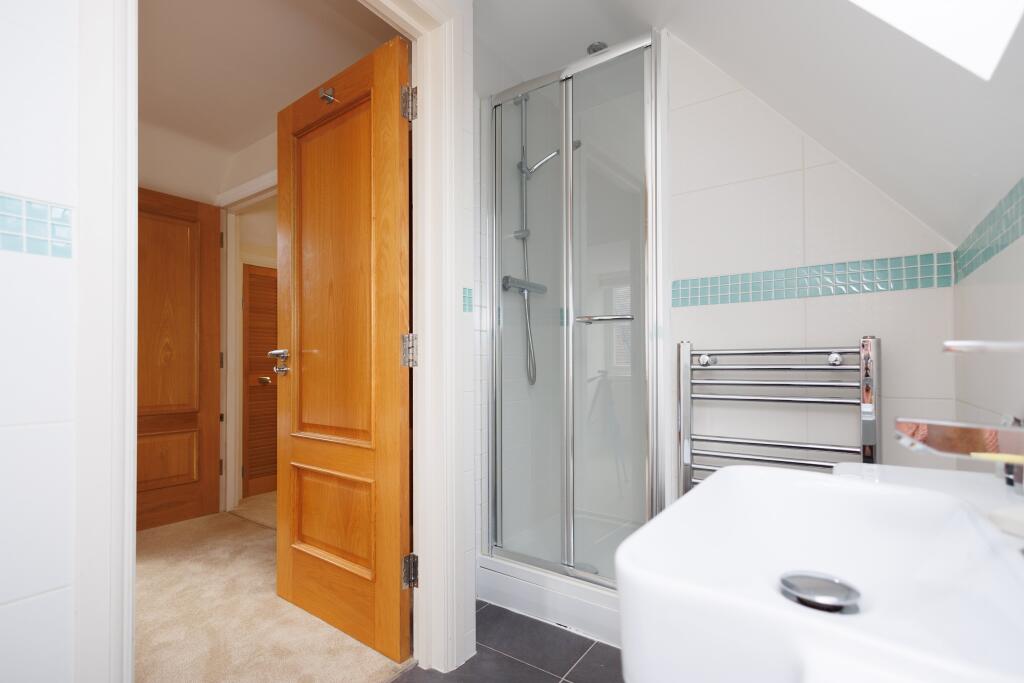 Ensuite to second be