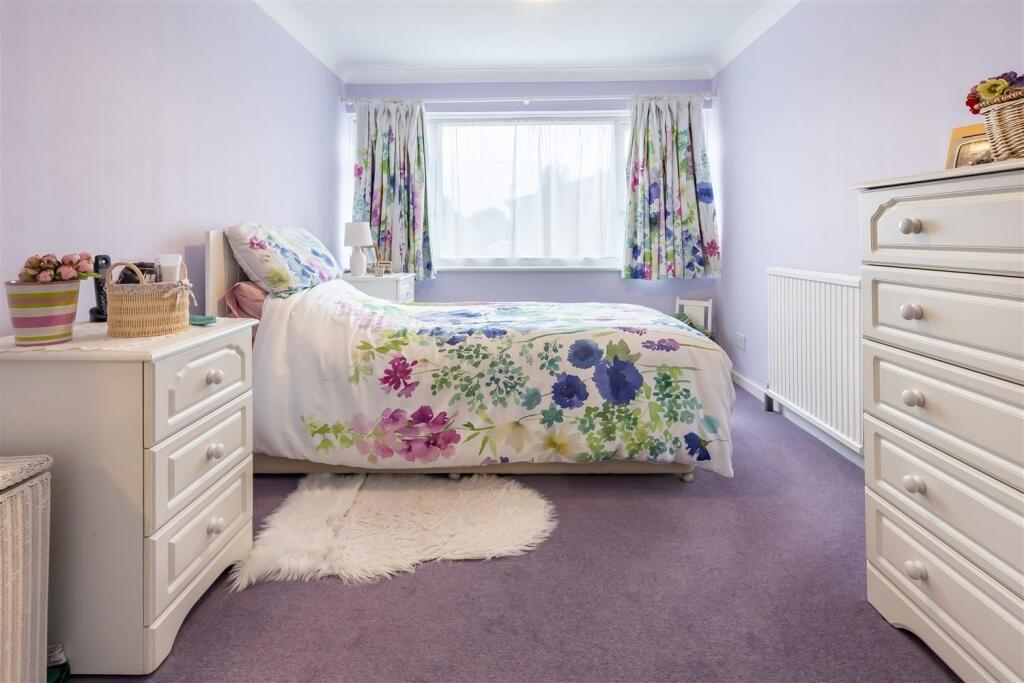 17 Highfield Green  (16).jpg