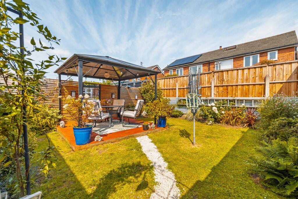 4 Bushell Close-14.jpg
