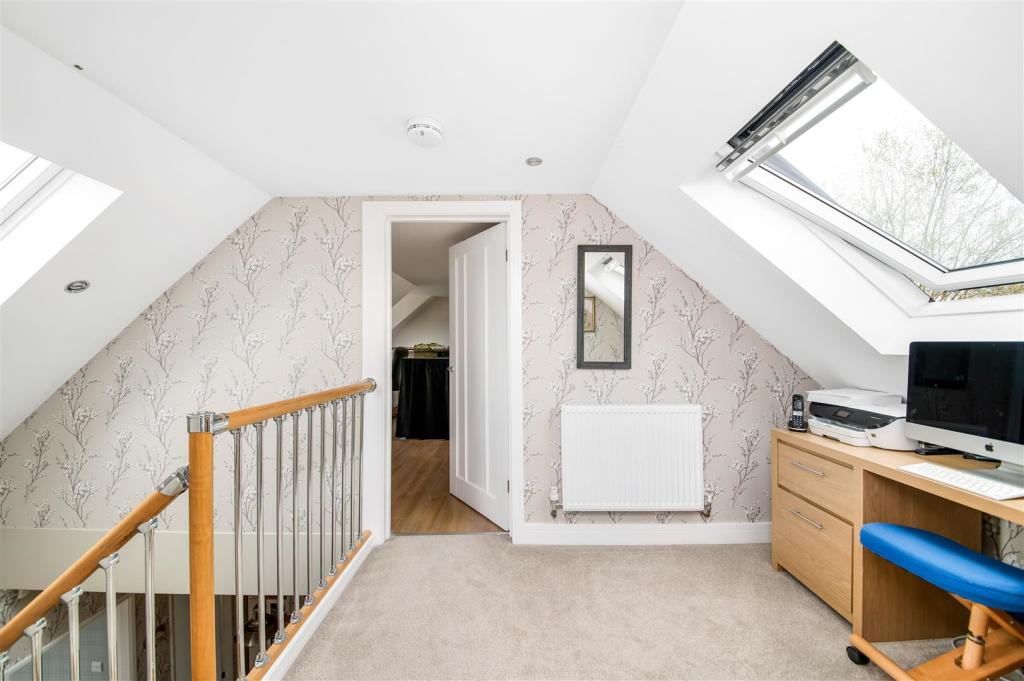 FIRST FLOOR LANDING