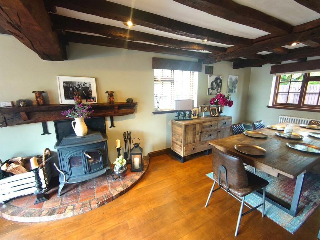 Family Room b.JPG